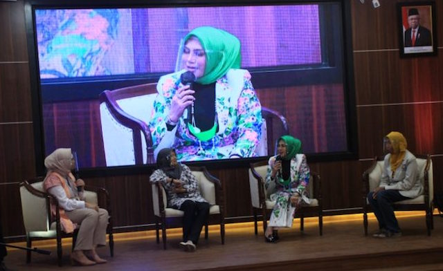Inspirasi Dra Hj Kasih Fajarini Bangun Bisnis dari Nol di Talkshow Jember Sae